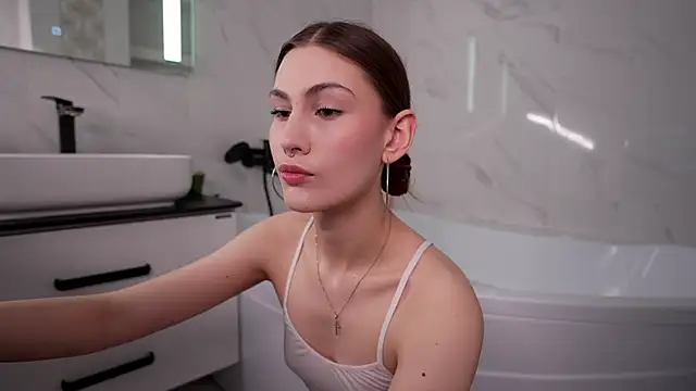 AlisaLore online show from March 10, 7:32 am