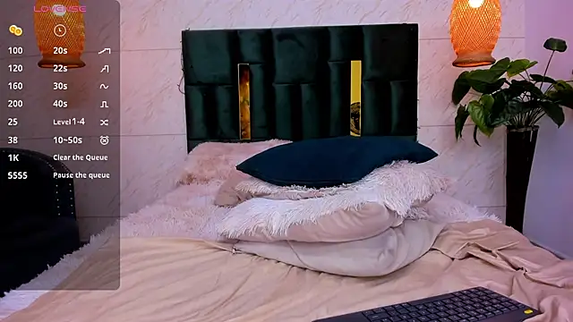 Snapshot of Taiissa_ chatting on January 25, 3:52 pm Taiissa online show from January 25, 3:52 pm