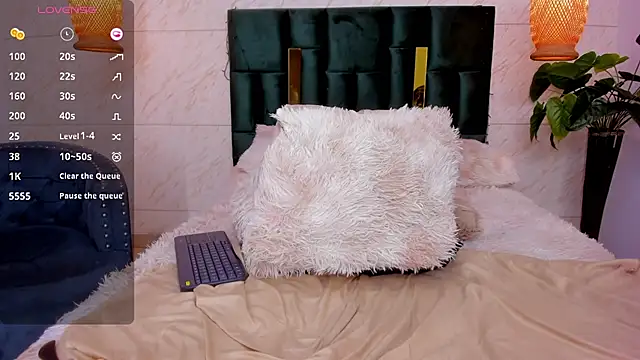 Snapshot of Taiissa_ chatting on February 7, 11:55 pm Taiissa online show from February 7, 11:55 pm