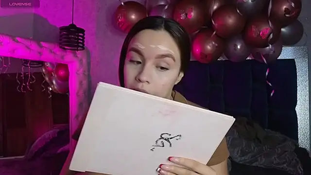 Snapshot of Taiissa_ chatting on November 9, 11:41 am Taiissa online show from November 9, 11:41 am