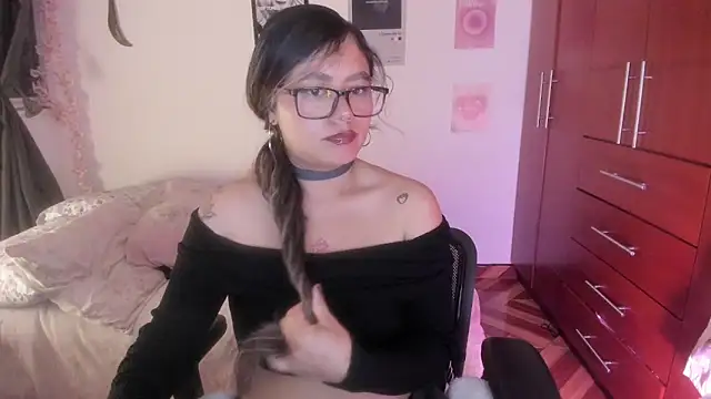 StephaniFox online show from December 19, 1:45 am