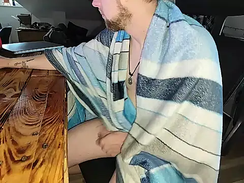 Snapshot of twinkish_90 chatting on December 4, 7:50 am twinkish 90 online show from December 4, 7:50 am