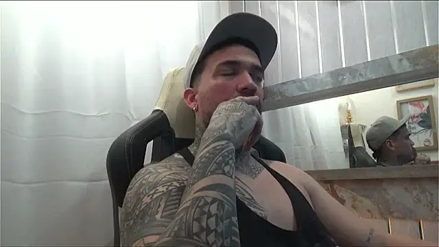 Snapshot of Angel_sex_latin chatting on October 10, 4:44 am Angel sex latin online show from October 10, 4:44 am