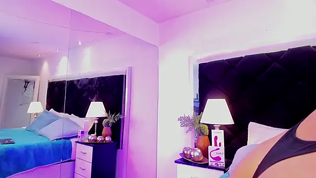 Holly Brensonexx  online show from February 5, 8:14 pm