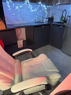 Melisa Ester online show from February 28, 2:40 pm