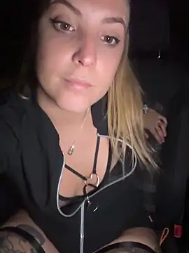 Snapshot of LiliMorganxxx chatting on October 9, 9:02 pm LiliMorganxxx online show from October 9, 9:02 pm