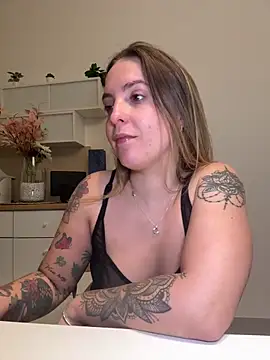 LiliMorganxxx online show from December 1, 2:05 am