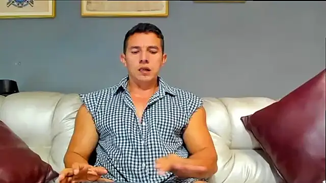 Snapshot of derekk_frostt chatting on July 31, 12:37 pm derekk frostt online show from July 31, 12:37 pm