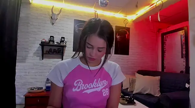 Snapshot of Kimmymadison- chatting on December 11, 1:37 am Kimmymadison- online show from December 11, 1:37 am