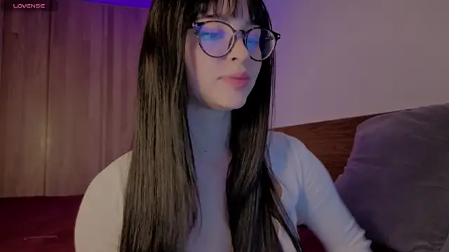 Snapshot of Roxxy_mora chatting on June 23, 10:30 pm Roxxy mora online show from June 23, 10:30 pm