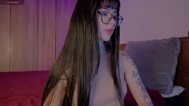 Snapshot of Roxxy_mora chatting on June 25, 10:25 pm Roxxy mora online show from June 25, 10:25 pm