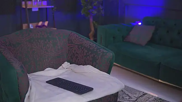 RaquelleVon online show from March 1, 4:11 pm