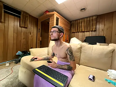 Snapshot of hungkubenski chatting on October 19, 5:41 am hungkubenski online show from October 19, 5:41 am