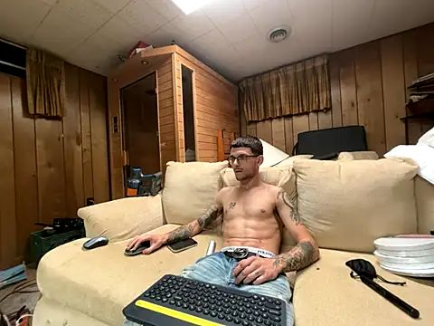 Snapshot of hungkubenski chatting on October 22, 10:37 am hungkubenski online show from October 22, 10:37 am