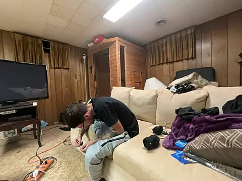 Snapshot of hungkubenski chatting on November 3, 2:24 am hungkubenski online show from November 3, 2:24 am