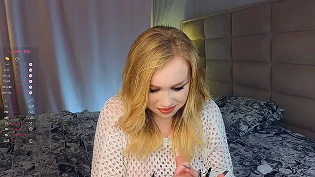 Snapshot of AsteriaHamel chatting on February 14, 3:15 pm AsteriaHamel online show from February 14, 3:15 pm