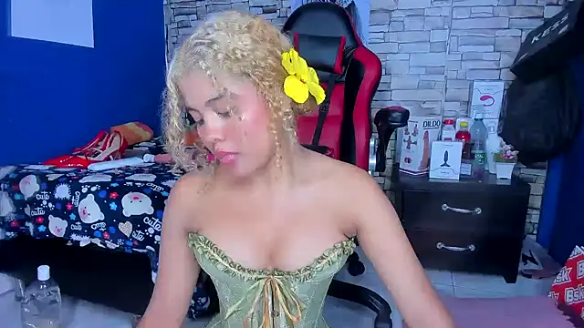 sofiacastillo01 online show from March 15, 12:36 am