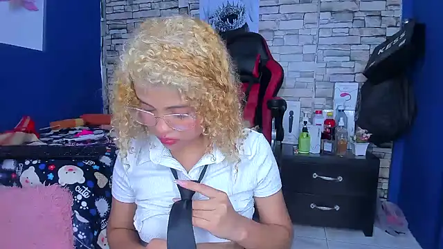 sofiacastillo01 online show from March 15, 10:22 pm