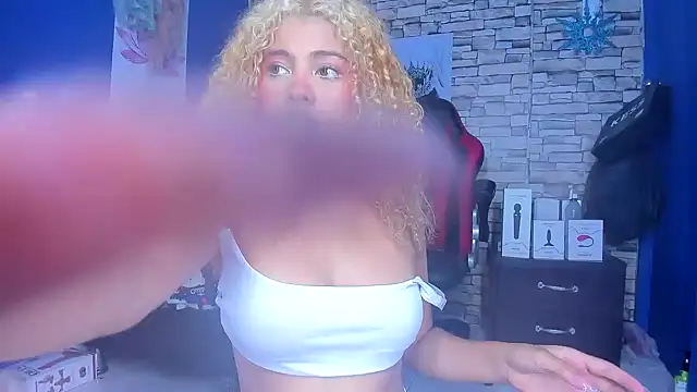 sofiacastillo01 online show from March 17, 5:27 pm