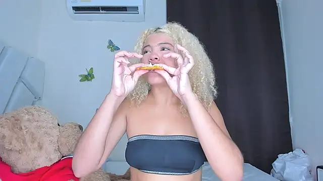 sofiacastillo01 online show from January 6, 2:32 pm