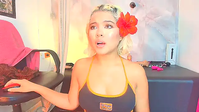 Snapshot of sofiacastillo01 chatting on July 11, 1:36 pm sofiacastillo01 online show from July 11, 1:36 pm