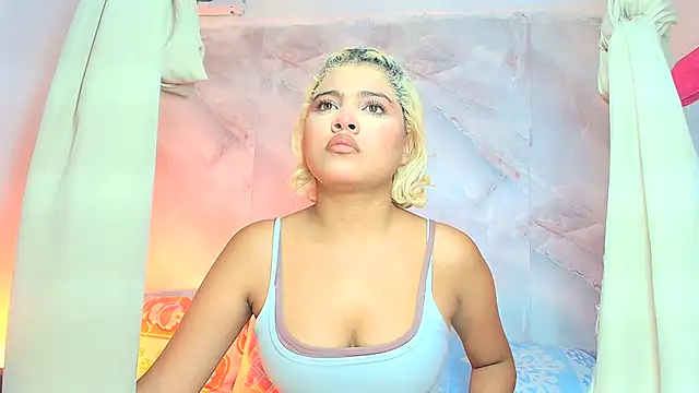 Snapshot of sofiacastillo01 chatting on July 17, 2:34 pm sofiacastillo01 online show from July 17, 2:34 pm