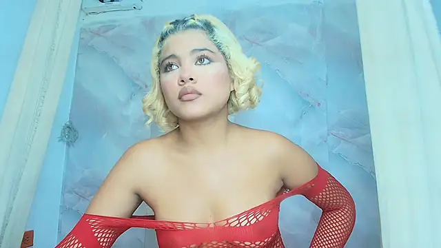 Snapshot of sofiacastillo01 chatting on July 27, 1:29 pm sofiacastillo01 online show from July 27, 1:29 pm