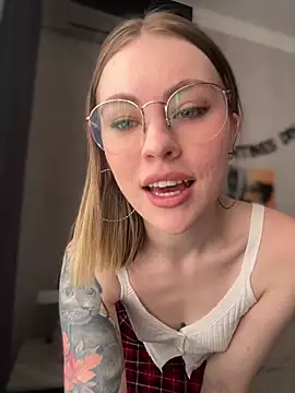 Snapshot of LoveGameSexx chatting on February 15, 8:54 am LoveGameSexx online show from February 15, 8:54 am