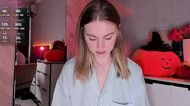 Snapshot of LoveGameSexx chatting on October 26, 9:04 am LoveGameSexx online show from October 26, 9:04 am