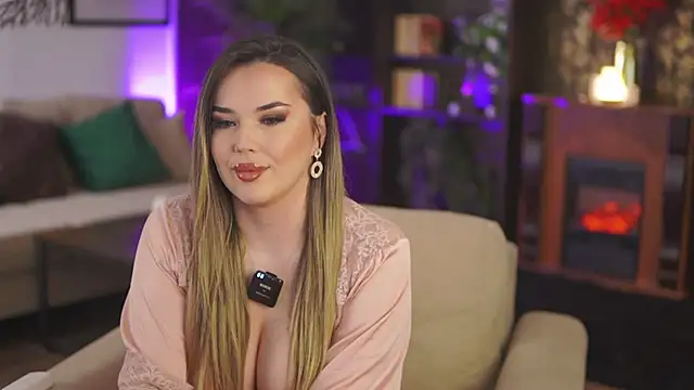 EvaSunderland online show from March 15, 9:38 pm