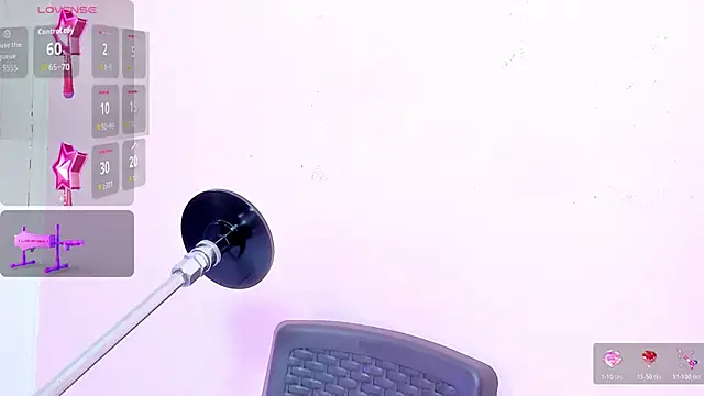 Snapshot of lola_clit chatting on November 9, 12:03 pm lola clit online show from November 9, 12:03 pm