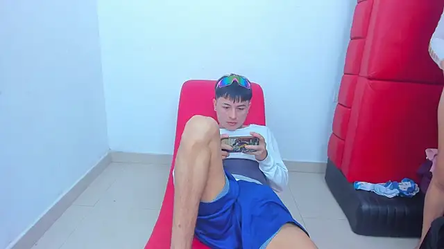 Extreme Team8 online show from April 25, 1:25 pm