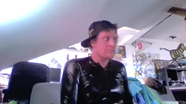 Bigthroaterboy online show from May 1, 1:48 pm
