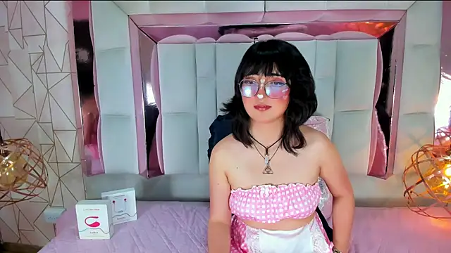 SaraMartini1 online show from March 17, 5:45 am