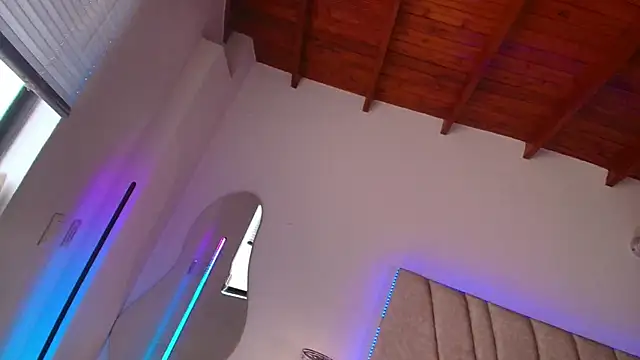 Snapshot of LeahPrada_ chatting on February 10, 6:03 pm LeahPrada online show from February 10, 6:03 pm