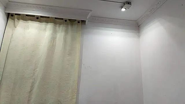 Snapshot of Molly_ADY chatting on December 4, 9:18 am Molly ADY online show from December 4, 9:18 am