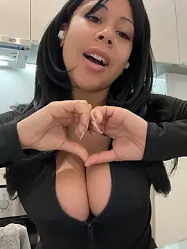 HaileyDiana online show from April 27, 9:29 am