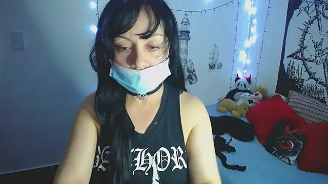 lili peach online show from December 13, 11:50 pm