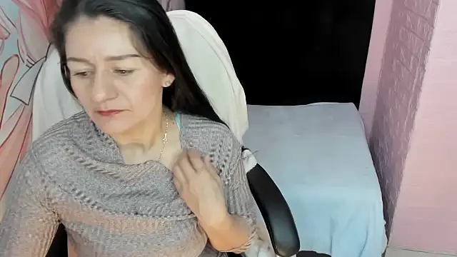 Snapshot of AllysonMilf69 chatting on October 5, 3:10 pm AllysonMilf69 online show from October 5, 3:10 pm