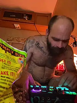 Snapshot of WilldoPita chatting on January 18, 1:19 am WilldoPita online show from January 18, 1:19 am