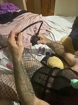 Snapshot of WilldoPita chatting on February 16, 9:27 pm WilldoPita online show from February 16, 9:27 pm