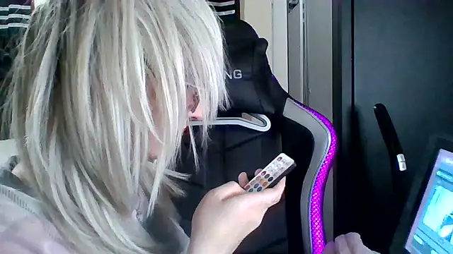 Snapshot of YandereDemon chatting on December 29, 12:20 am YandereDemon online show from December 29, 12:20 am