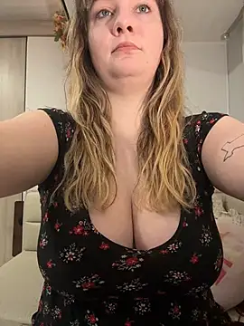 emerieskye20 online show from February 6, 6:44 pm