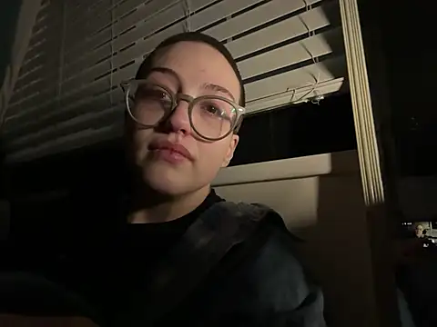 Snapshot of Starving4Cock chatting on December 14, 7:18 am Starving4Cock online show from December 14, 7:18 am