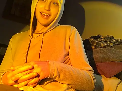 Snapshot of Starving4Cock chatting on February 9, 11:36 am Starving4Cock online show from February 9, 11:36 am