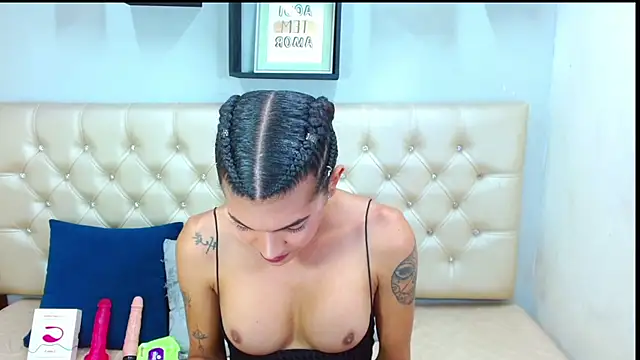 Snapshot of lucia_marks chatting on January 19, 3:10 pm lucia marks online show from January 19, 3:10 pm