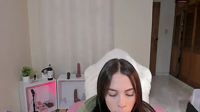 shanakendal2 online show from March 22, 8:26 pm