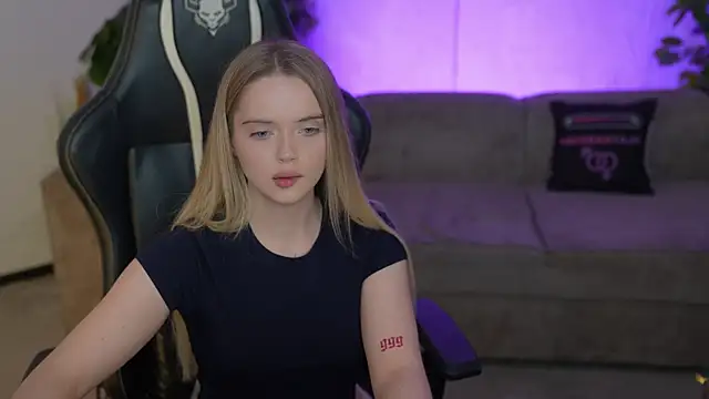 Snapshot of Cassy-Celestial_ chatting on November 8, 9:09 am Cassy-Celestial online show from November 8, 9:09 am