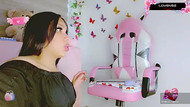 Snapshot of amaranta1411- chatting on March 22, 4:58 pm amaranta1411- online show from March 22, 4:58 pm