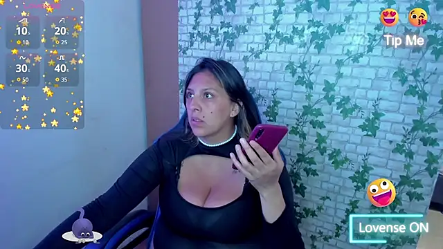 Snapshot of MIABOOBS__ chatting on November 17, 7:41 pm MIABOOBS online show from November 17, 7:41 pm